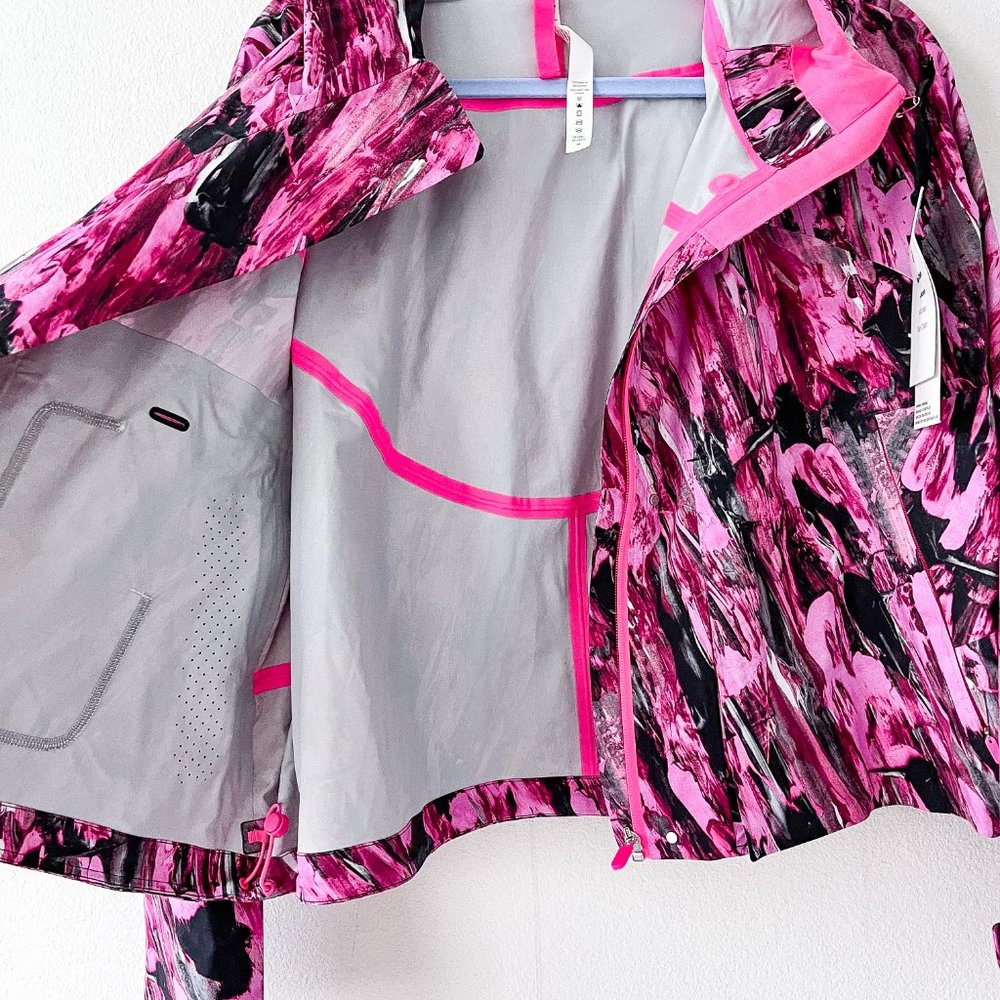❤️SOLD❤️Lululemon Rain Chaser Jacket in Incentive - Picture 11 of 13